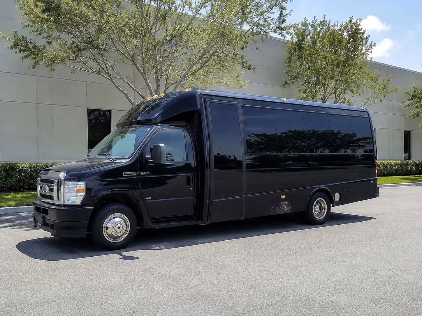 akron 18 passenger minibus rental