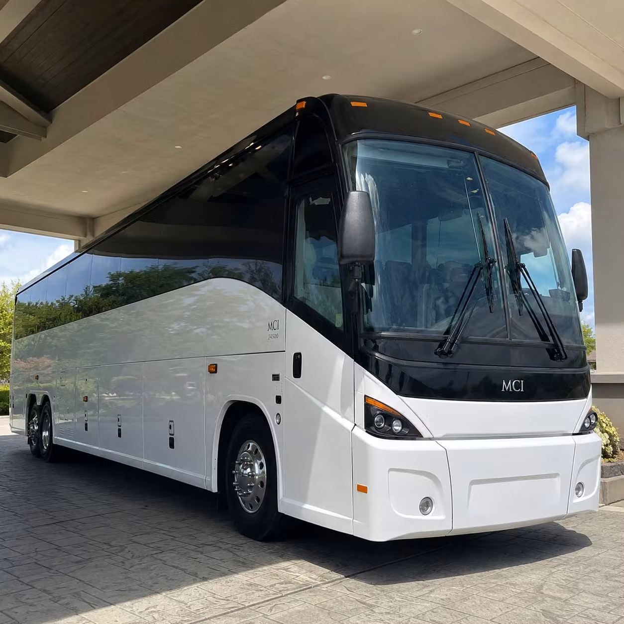 why akron employers are choosing private bus shuttles over rideshares